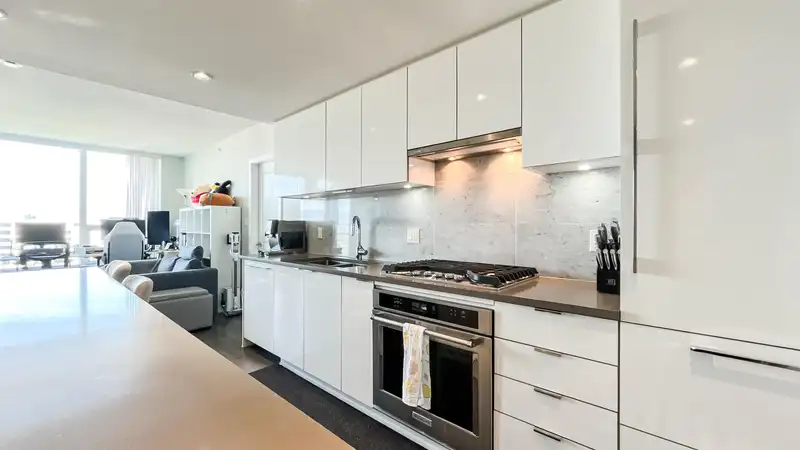 2208 5883 BARKER AVENUE - photo 4 of 8
