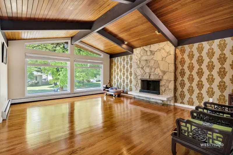 6858 TYNE STREET - photo 3 of 39