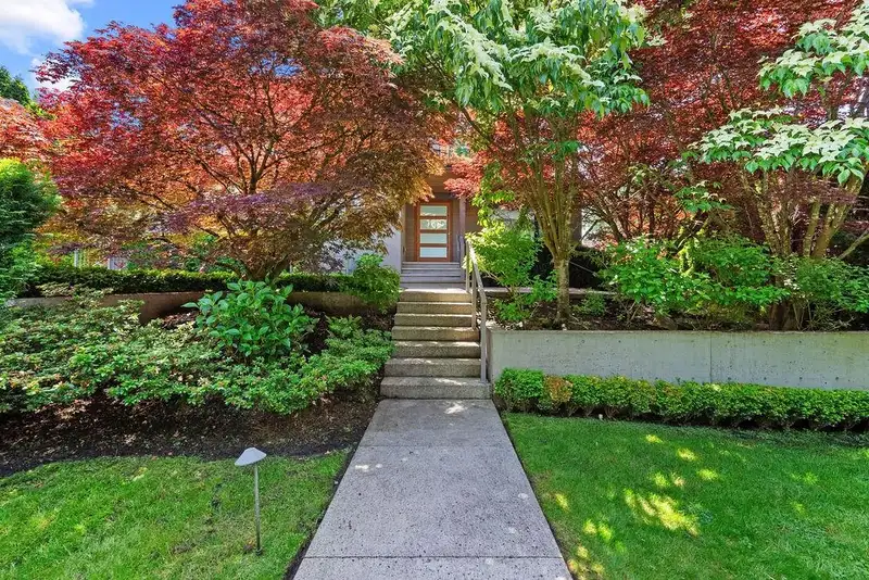 990 JEFFERSON AVENUE - photo 2 of 40