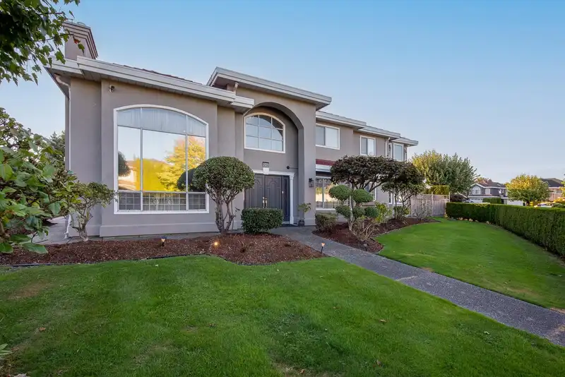 12460 JENSEN DRIVE - photo 2 of 38