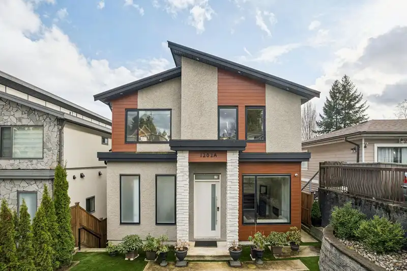 1202A HAMMOND AVENUE - photo 1 of 22