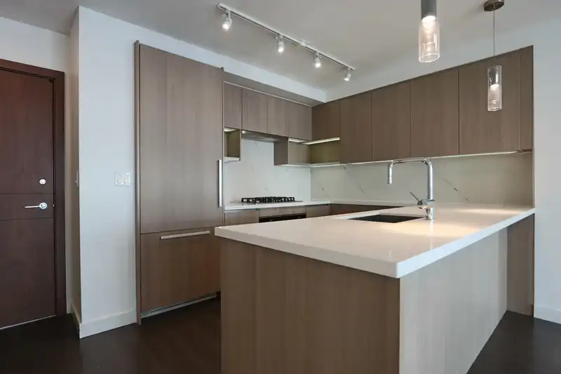 709 8833 HAZELBRIDGE WAY - photo 2 of 19
