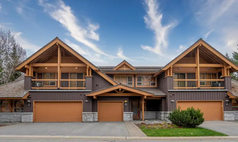 4824 CASABELLA CRESCENT - photo 1 of 35