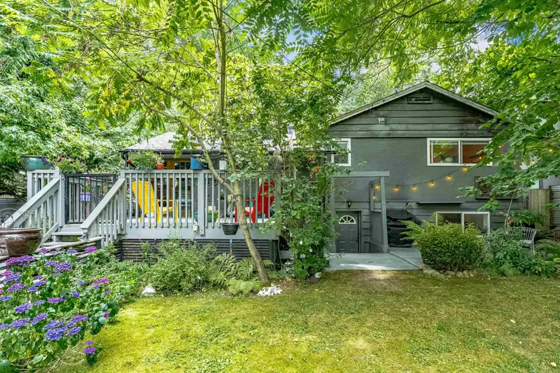 14073 ANTRIM ROAD - photo 2 of 26
