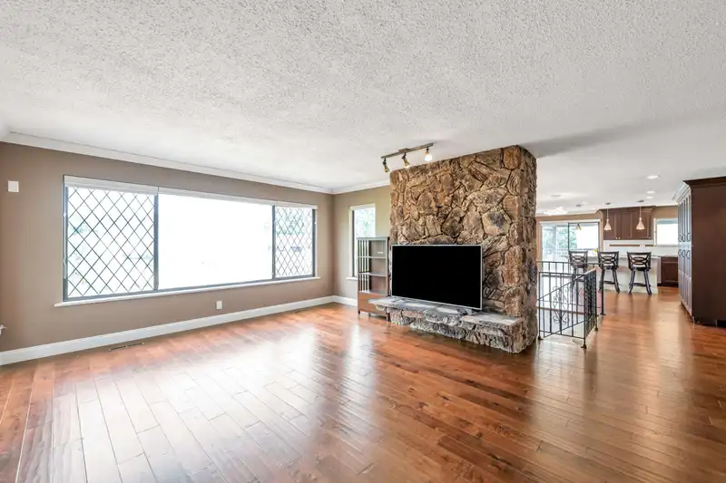 1175 STEVENS STREET - photo 4 of 40