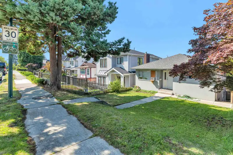 5755 DUMFRIES STREET - photo 2 of 30