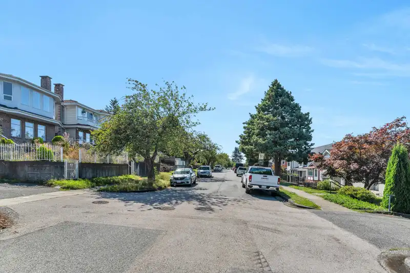 5755 DUMFRIES STREET - photo 3 of 30