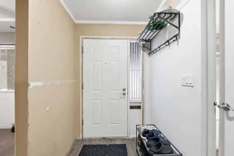 13323 71B AVENUE - photo 2 of 29