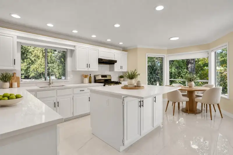 13811 17 AVENUE - photo 3 of 21