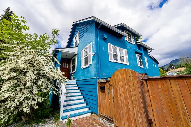 264 W QUEENS ROAD - photo 3 of 40