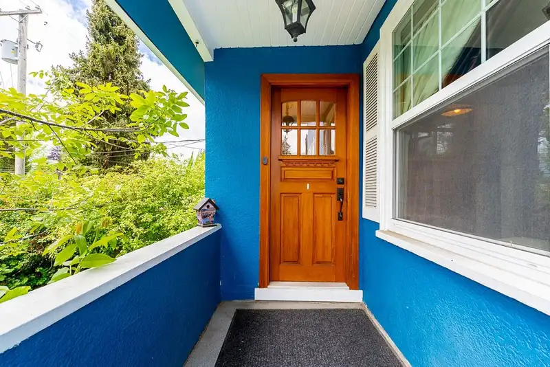 264 W QUEENS ROAD - photo 4 of 40