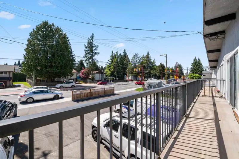 11821 72 AVENUE - photo 3 of 37