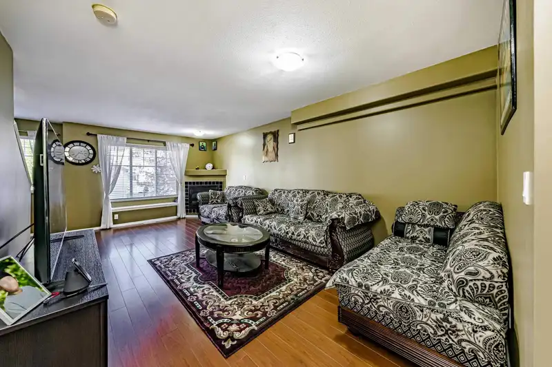 80 12110 75A AVENUE - photo 4 of 14