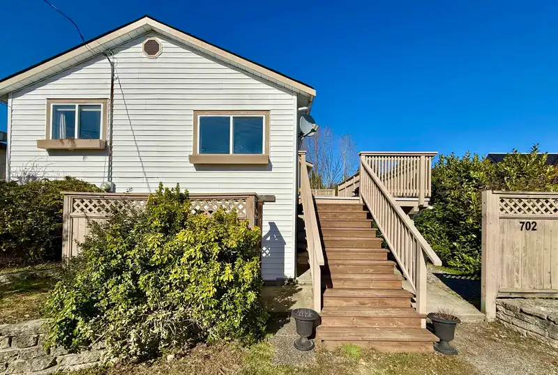 702 GIBSONS WAY - photo 2 of 40