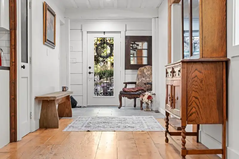 5545 GRAHAM DRIVE - photo 3 of 40