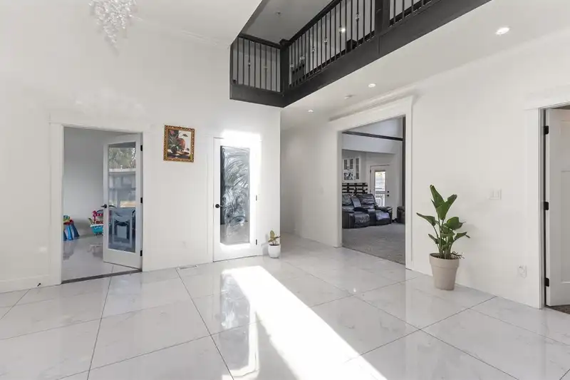 2018 VINEWOOD STREET - photo 3 of 39