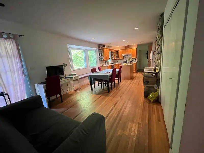 13715 28 AVENUE - photo 3 of 6