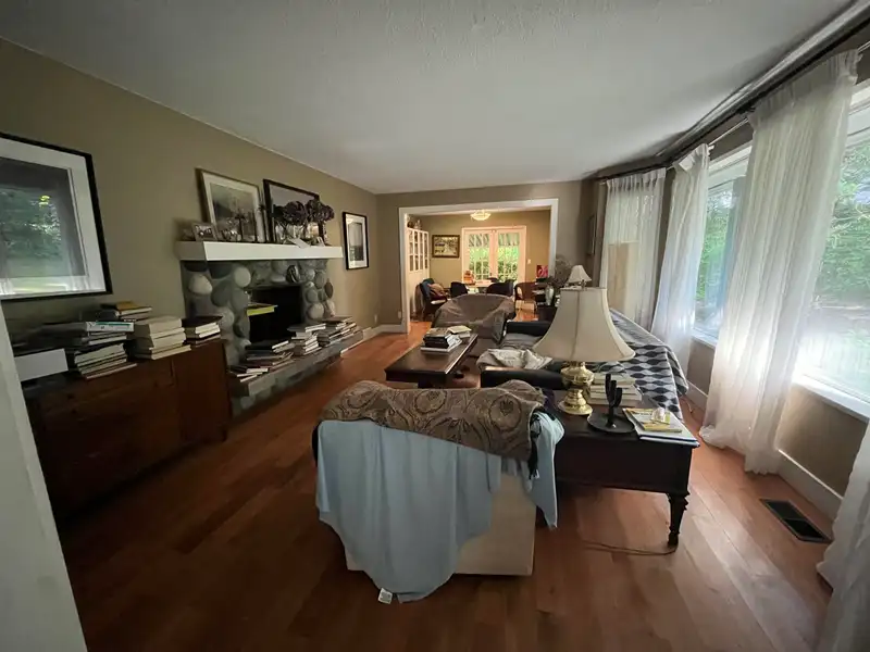 13715 28 AVENUE - photo 4 of 6