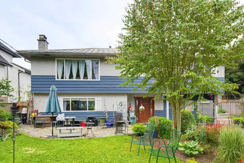 4882 44B AVENUE - photo 1 of 32
