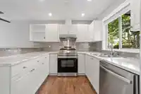 59 8716 WALNUT GROVE DRIVE - thumbnail 5