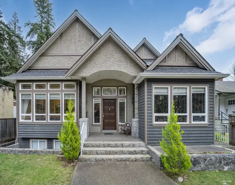 2244 EDGEMONT BOULEVARD - photo 1 of 38