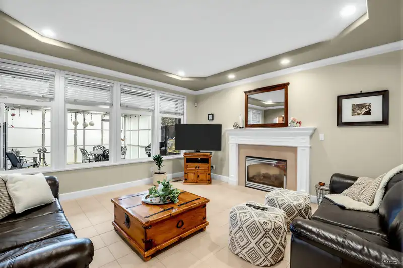 2244 EDGEMONT BOULEVARD - photo 2 of 38