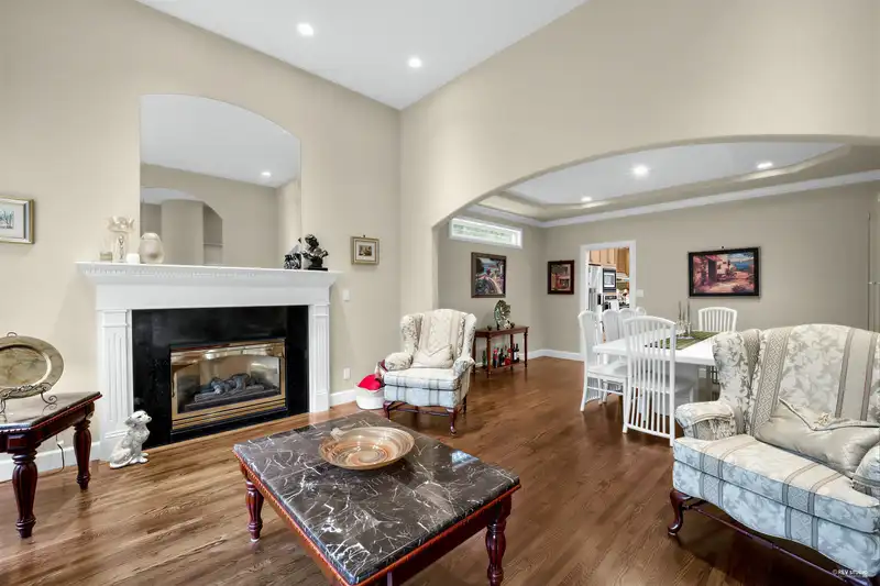 2244 EDGEMONT BOULEVARD - photo 3 of 38