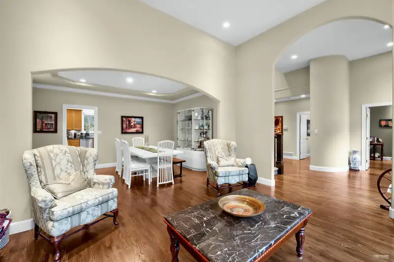 2244 EDGEMONT BOULEVARD - photo 4 of 38
