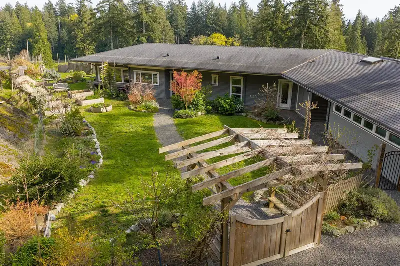 889 COWAN POINT DRIVE - photo 1 of 34