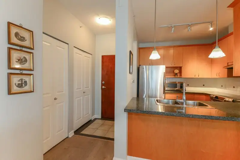 307 1551 FOSTER STREET - photo 4 of 37