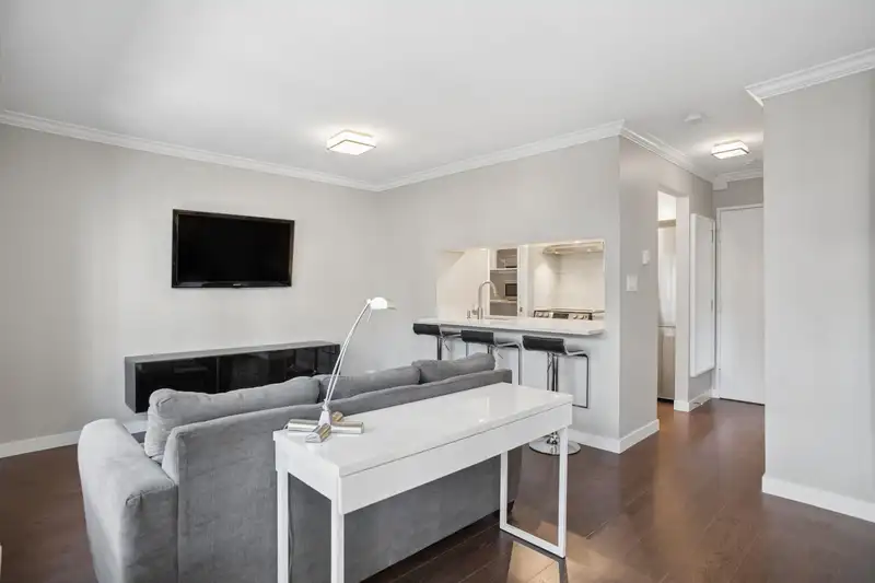 202 555 W 14TH AVENUE - photo 1 of 22