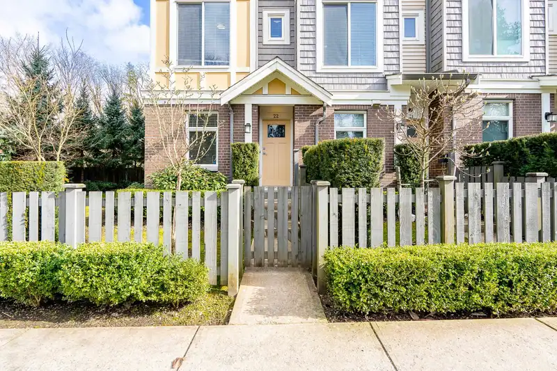 22 9718 161A STREET - photo 4 of 40