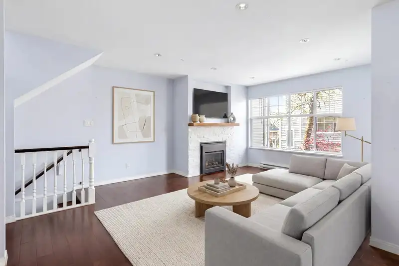 34 2450 HAWTHORNE AVENUE - photo 4 of 34