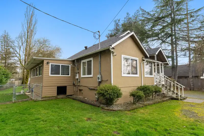 23038 FRASER HIGHWAY - photo 3 of 40