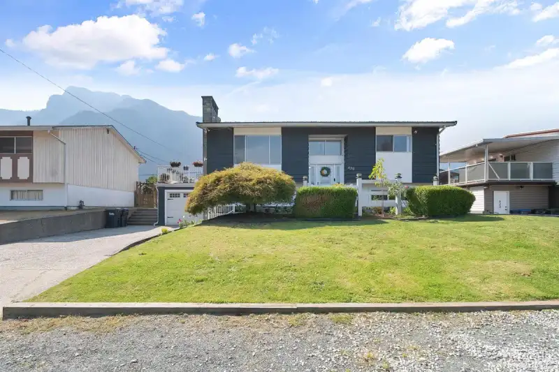 630 THACKER AVENUE - photo 1 of 35