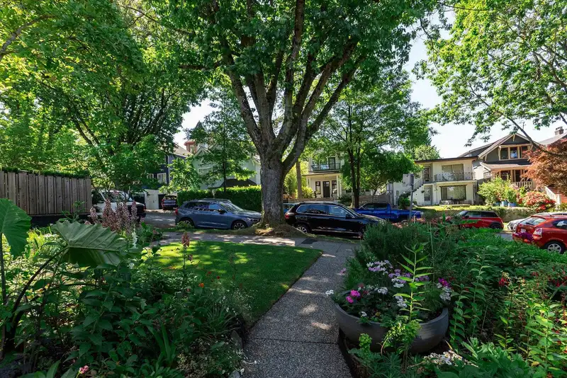 1865 E 7TH AVENUE - photo 2 of 40