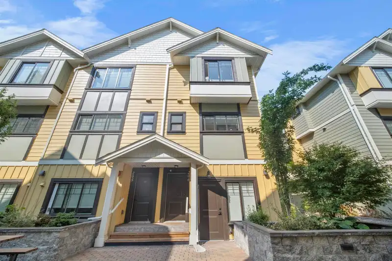 205 80 ELGIN STREET - photo 1 of 5