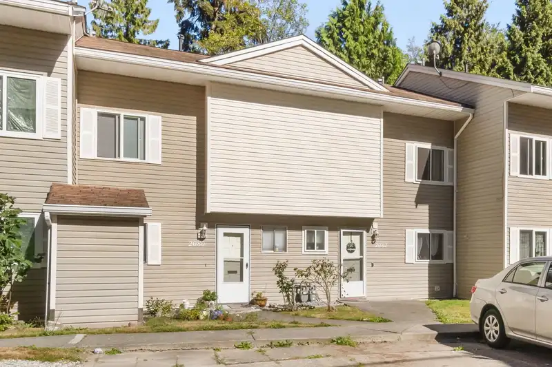 2082 SPRINGER AVENUE - photo 2 of 25