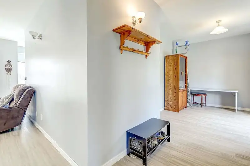 20526 66A AVENUE - photo 3 of 40