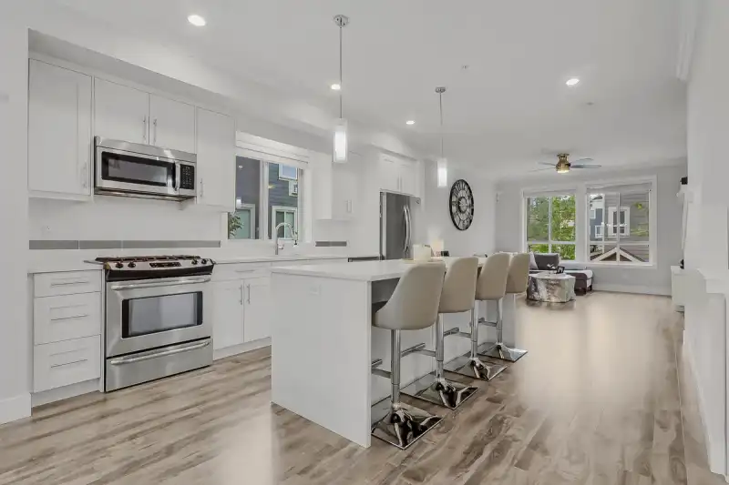 36 19913 70 AVENUE - photo 1 of 27