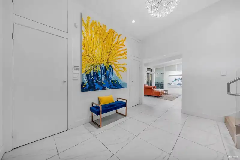 475 NEWLANDS ROAD - photo 4 of 31