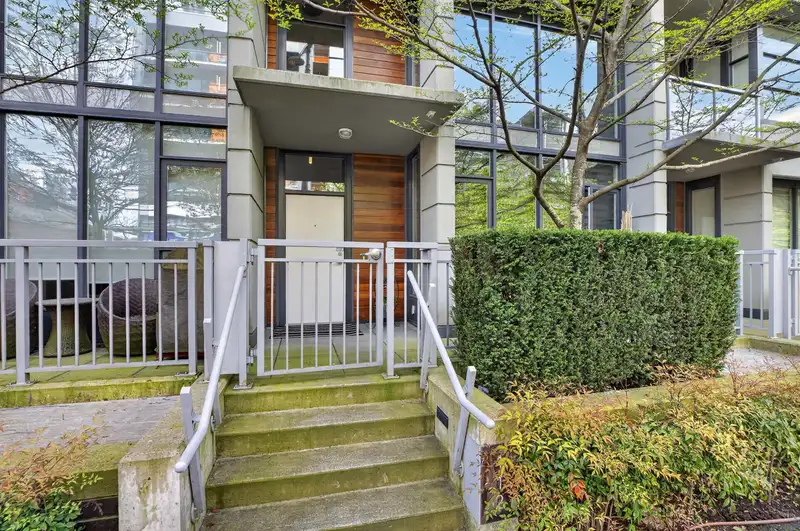 112 W 1ST AVENUE - photo 2 of 40