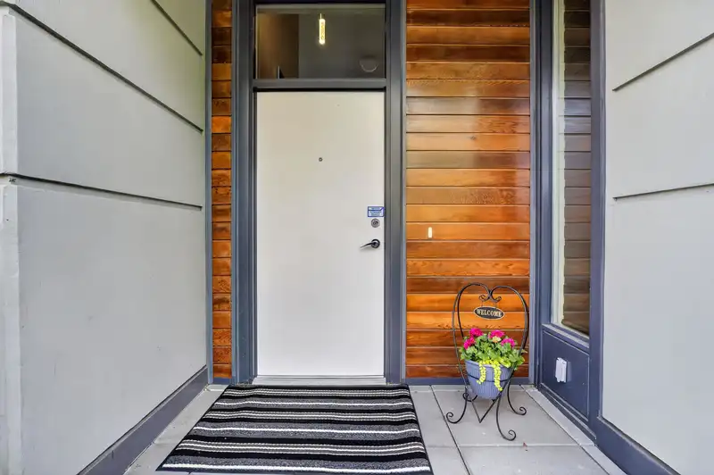 112 W 1ST AVENUE - photo 4 of 40