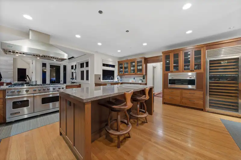 4742 DRUMMOND DRIVE - photo 4 of 25