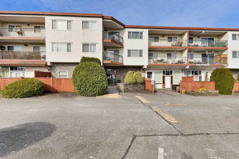 205 3043 270 STREET - photo 2 of 28