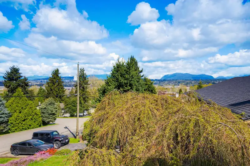 11236 135 STREET - photo 2 of 37