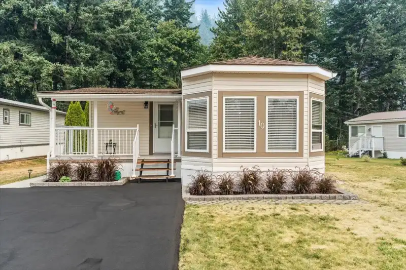 10 65367 KAWKAWA LAKE ROAD - photo 1 of 32