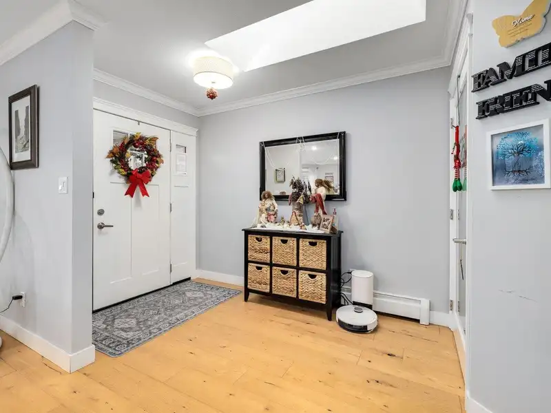16347 12 AVENUE - photo 4 of 27