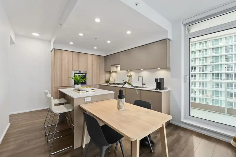2801 3833 EVERGREEN PLACE - photo 4 of 37