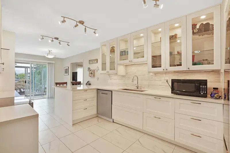 28 6467 197 STREET - photo 2 of 26